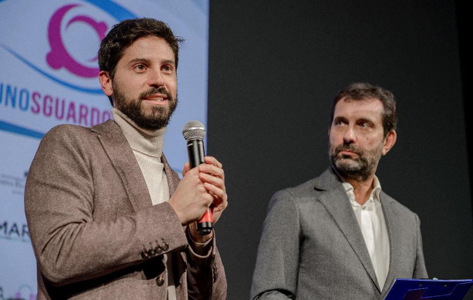 Premiazione del documentario "Piccole vite sospese" Al festival "Uno sguardo raro" nella persona del regista Stefano Moretti